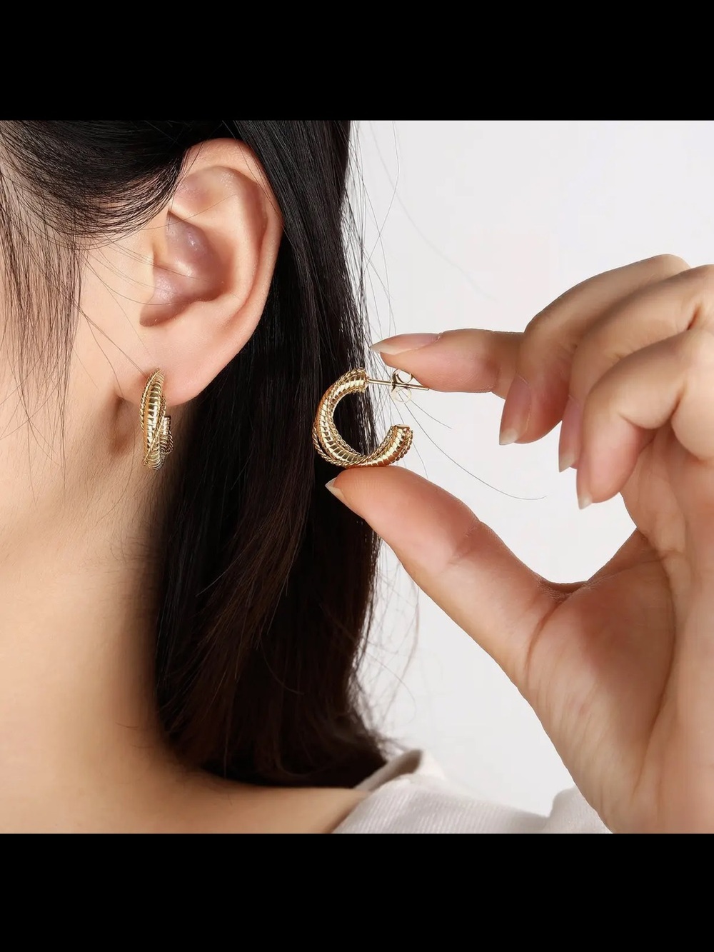 Gold Twisted Hoop Earrings - Women Jewelry - Picture 4 of 6
